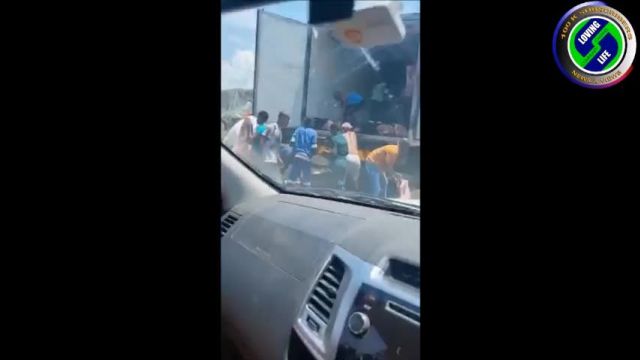 Shopping in South Africa - refridgerated truck with meat breaks down